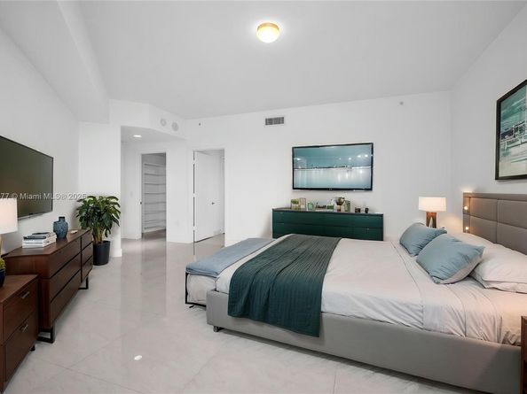 17301 Biscayne Blvd 1108, Aventura FL 33160