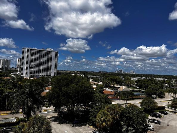 400 Leslie Dr 811, Hallandale Beach FL 33009