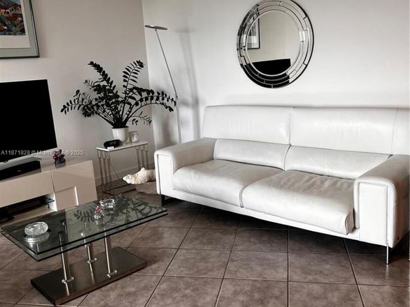 400 Leslie Dr 811, Hallandale Beach FL 33009