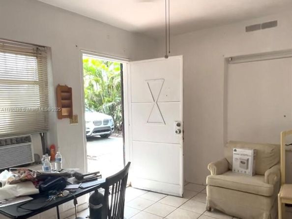 671 E 17th St, Hialeah FL 33010