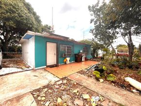 671 E 17th St, Hialeah FL 33010