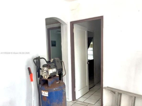 671 E 17th St, Hialeah FL 33010