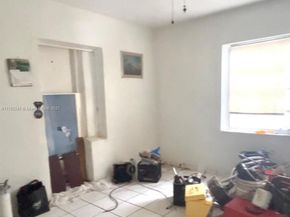 671 E 17th St, Hialeah FL 33010