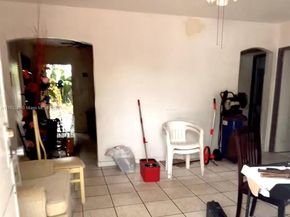 671 E 17th St, Hialeah FL 33010