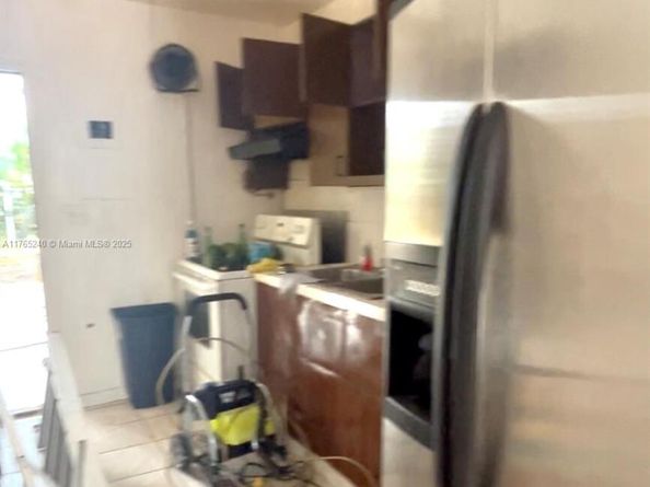671 E 17th St, Hialeah FL 33010