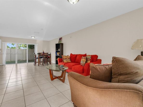 8761 SW 21st St, Miramar FL 33025