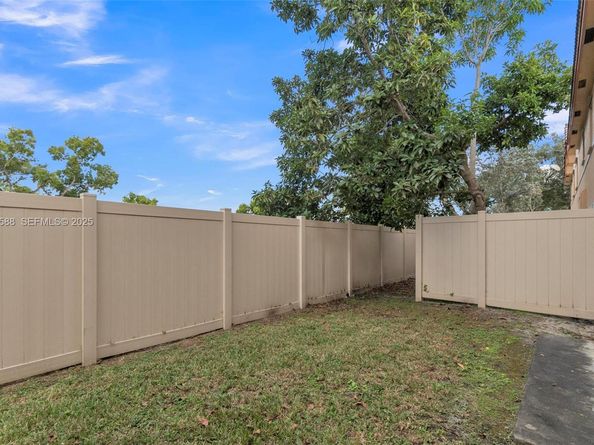 8761 SW 21st St, Miramar FL 33025