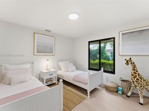 2 Dunbar Rd, Palm Beach Gardens FL 33418