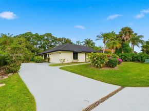 2 Dunbar Rd, Palm Beach Gardens FL 33418