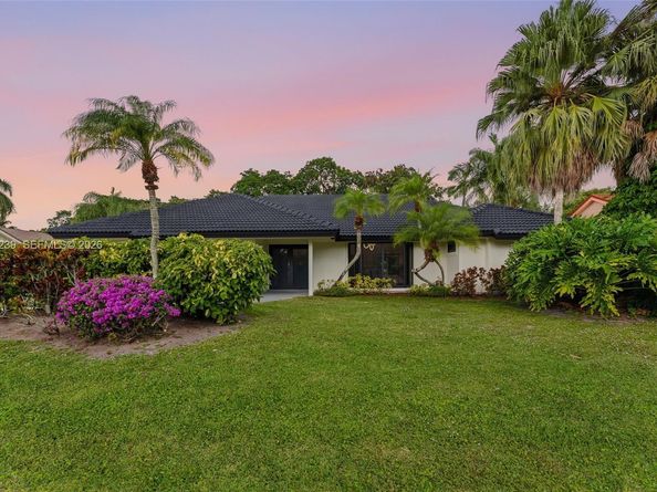 2 Dunbar Rd, Palm Beach Gardens FL 33418