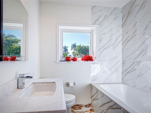 5800 La Gorce Dr, Miami Beach FL 33140