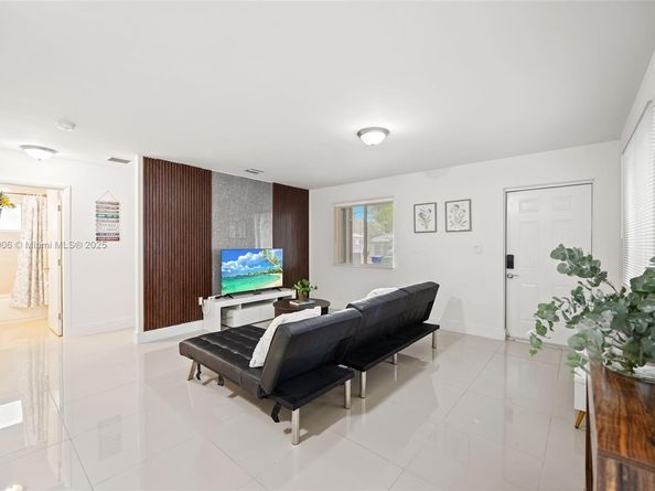 6723 NW 6th Ave, Miami FL 33150