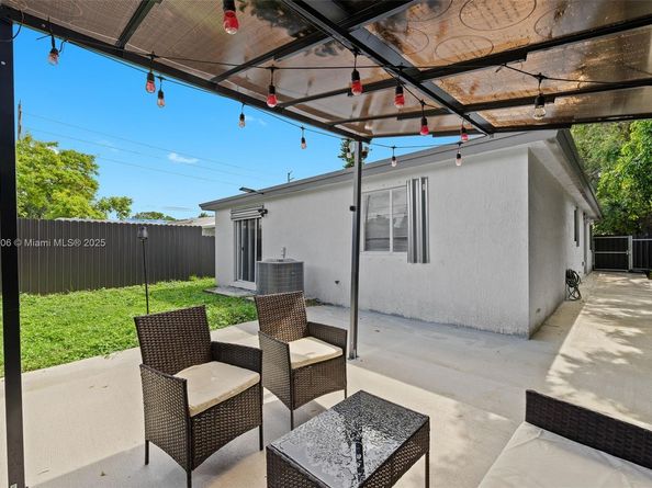 6723 NW 6th Ave, Miami FL 33150