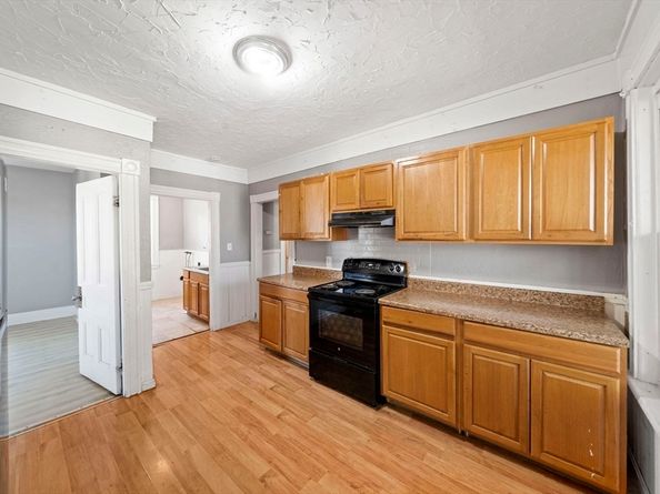 62 May St, Worcester MA 01610
