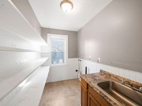 62 May St, Worcester MA 01610