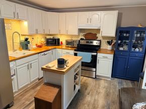 26 Colonial Rd, Peabody MA 01960