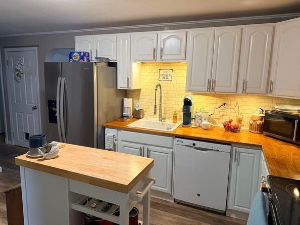 26 Colonial Rd, Peabody MA 01960