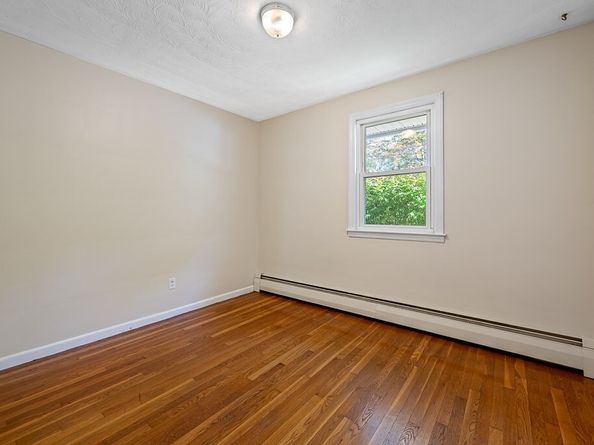 4 Harold St, Worcester MA 01604