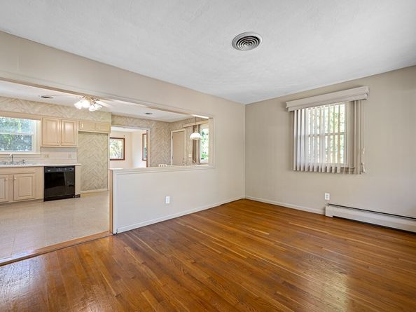 4 Harold St, Worcester MA 01604