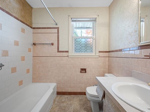 4 Harold St, Worcester MA 01604