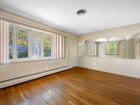 4 Harold St, Worcester MA 01604