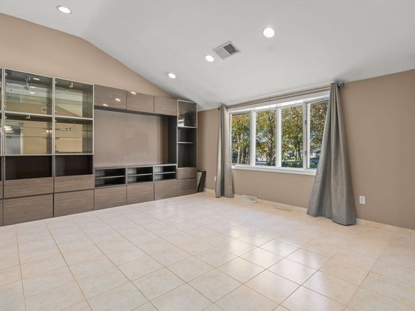 14 Raylen Ave, Peabody MA 01960