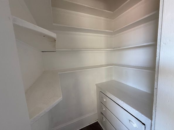 12 W High St, Avon MA 02322
