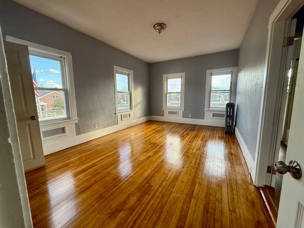 12 W High St, Avon MA 02322