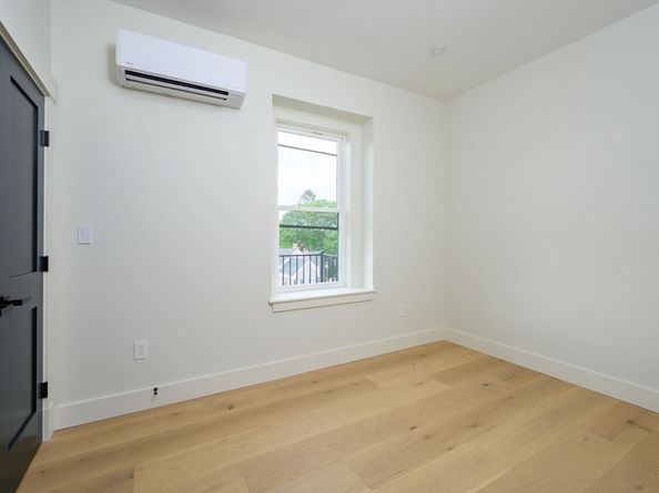 21 Tanglewood 2, Boston MA 02124
