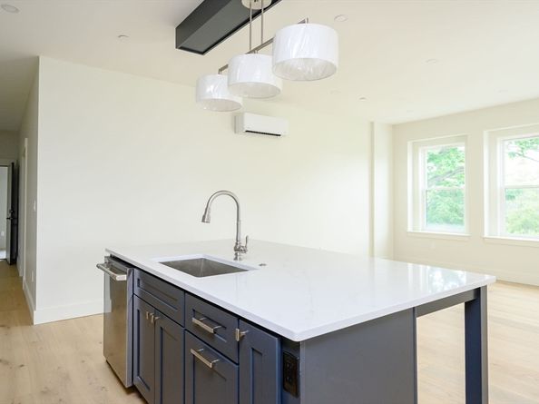 21 Tanglewood 2, Boston MA 02124