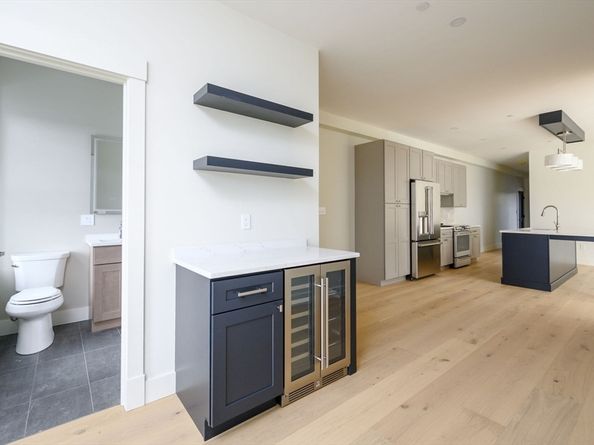 21 Tanglewood 2, Boston MA 02124