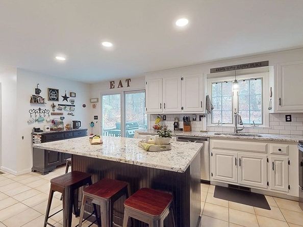 894 Marston Rd, Northbridge MA 01588