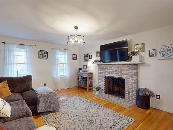 894 Marston Rd, Northbridge MA 01588