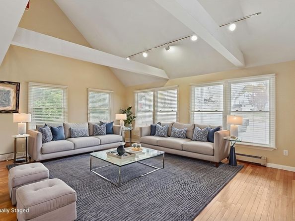 27 Pollard Dr, Millis MA 02054