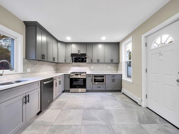 1297 Pleasant St, Weymouth MA 02189