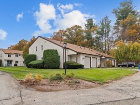 32 Decarolis Dr 32, Tewksbury MA 01876