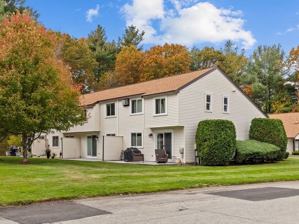 32 Decarolis Dr 32, Tewksbury MA 01876