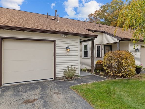 32 Decarolis Dr 32, Tewksbury MA 01876