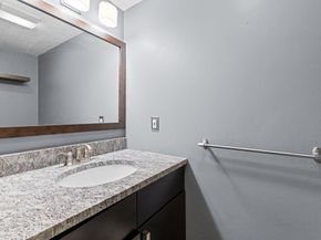 32 Decarolis Dr 32, Tewksbury MA 01876