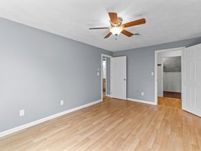 32 Decarolis Dr 32, Tewksbury MA 01876