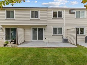 32 Decarolis Dr 32, Tewksbury MA 01876