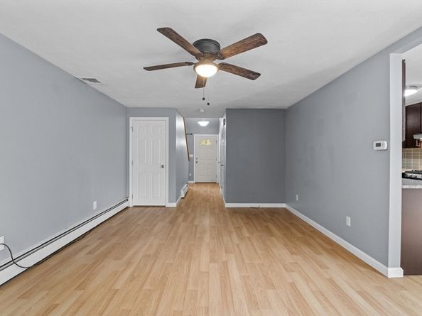 32 Decarolis Dr 32, Tewksbury MA 01876