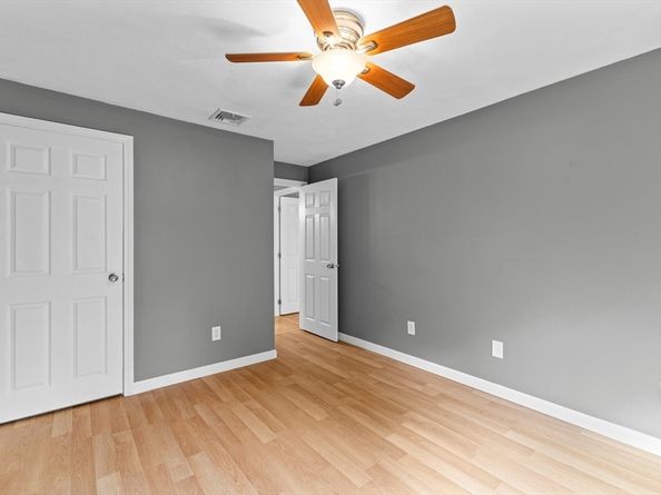 32 Decarolis Dr 32, Tewksbury MA 01876