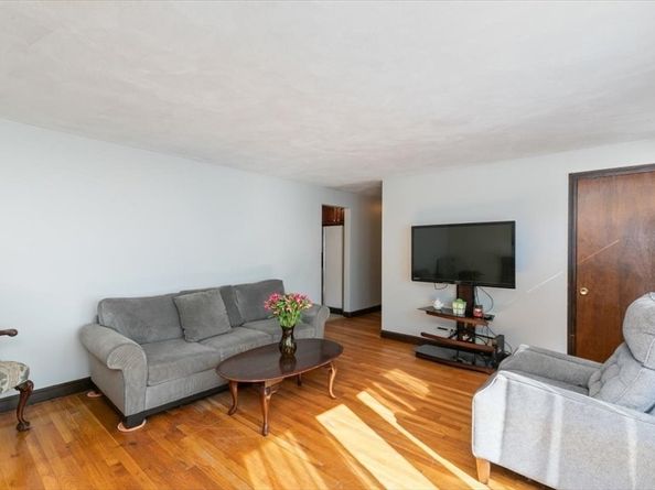 1 Evans Dr, Wilmington MA 01887