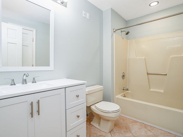 535 South St 142A, Fitchburg MA 01420