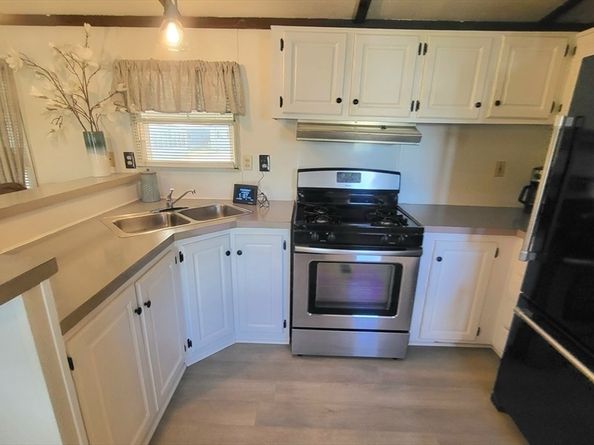 557 Southwest Cutoff 107, Worcester MA 01607