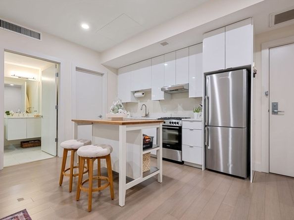 121 Portland 605, Boston MA 02114