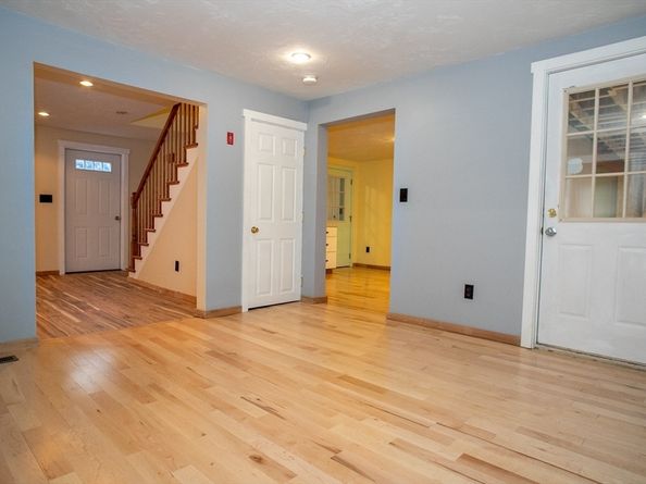 363 Lunenburg St, Fitchburg MA 01420