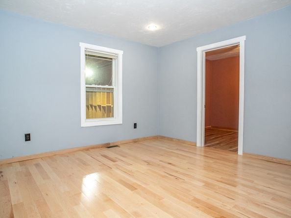 363 Lunenburg St, Fitchburg MA 01420