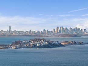 300 River St 12, Weymouth MA 02191